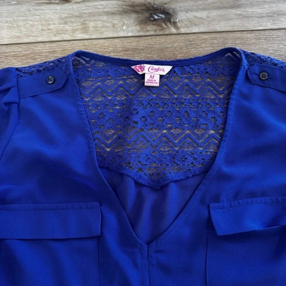 Candie's royal blue long sleeved blouse, back lace detailing, button sleeves, M. - Picture 3 of 13